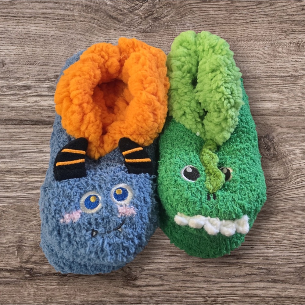 Unisex 2 pair of Fuzzy Monster Slippers& Fuzzy Dragon Slippers B(9-2.3) G(10.5-4
